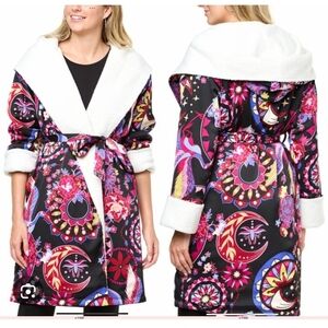 G by Giuliana White Sherpa Hooded Robe with Branded Tag